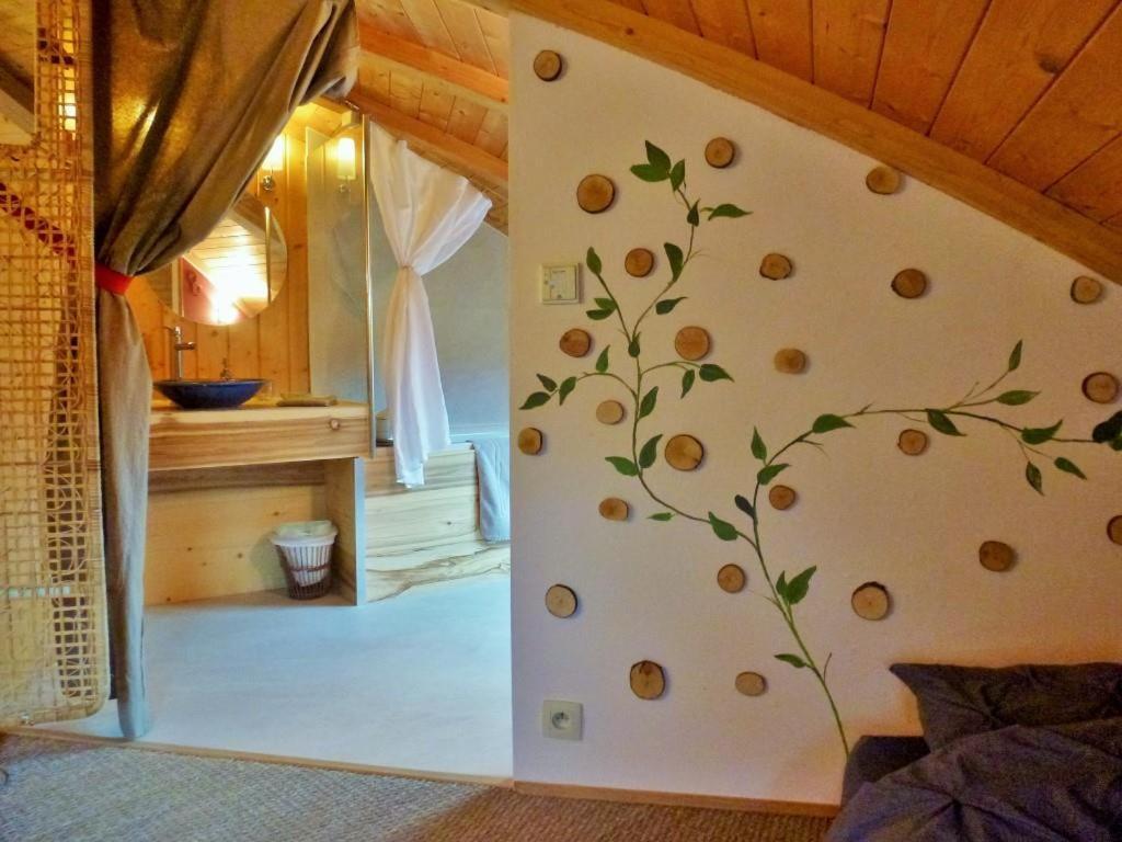 Au-Dela Des Nuages, Maison D'Hotes Insolite & Spa Aubessagne Ngoại thất bức ảnh