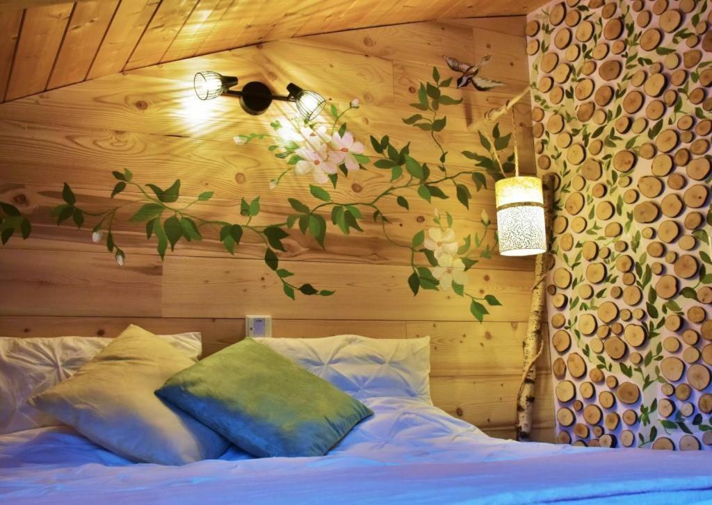 Au-Dela Des Nuages, Maison D'Hotes Insolite & Spa Aubessagne Ngoại thất bức ảnh