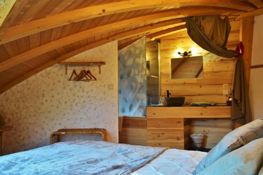 Au-Dela Des Nuages, Maison D'Hotes Insolite & Spa Aubessagne Ngoại thất bức ảnh