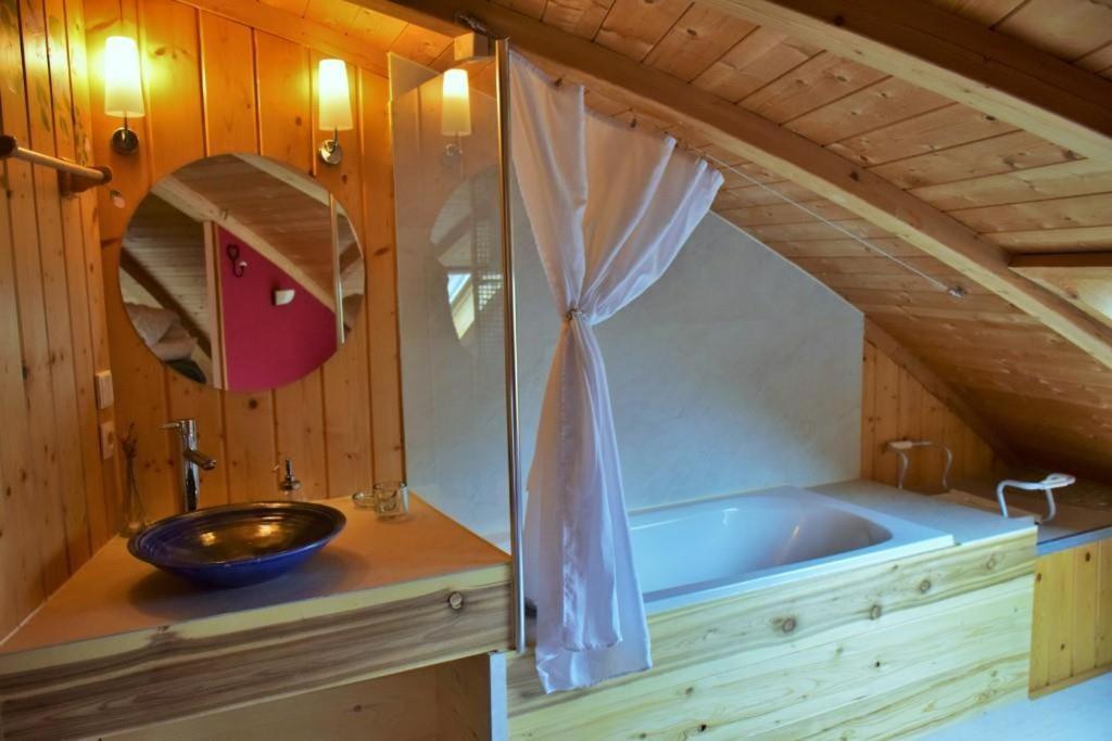 Au-Dela Des Nuages, Maison D'Hotes Insolite & Spa Aubessagne Ngoại thất bức ảnh