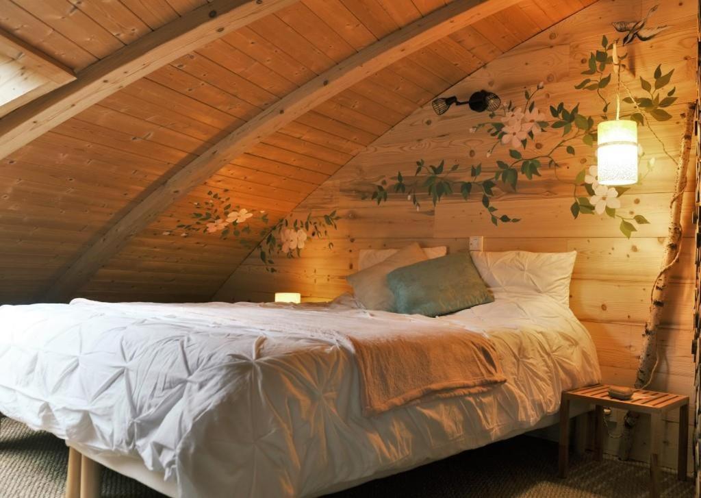 Au-Dela Des Nuages, Maison D'Hotes Insolite & Spa Aubessagne Ngoại thất bức ảnh