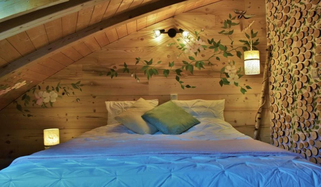 Au-Dela Des Nuages, Maison D'Hotes Insolite & Spa Aubessagne Ngoại thất bức ảnh